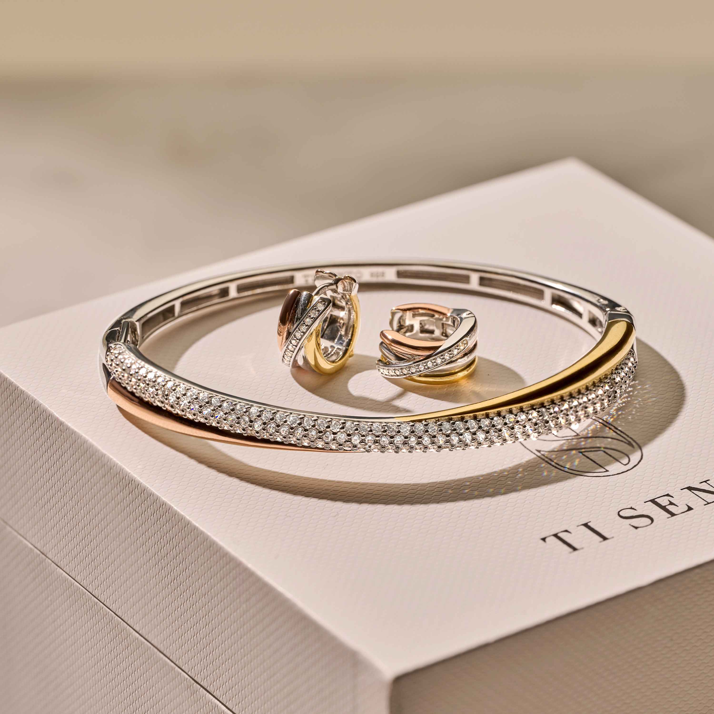 Tricolor Zirkonia Bangle - Image 9