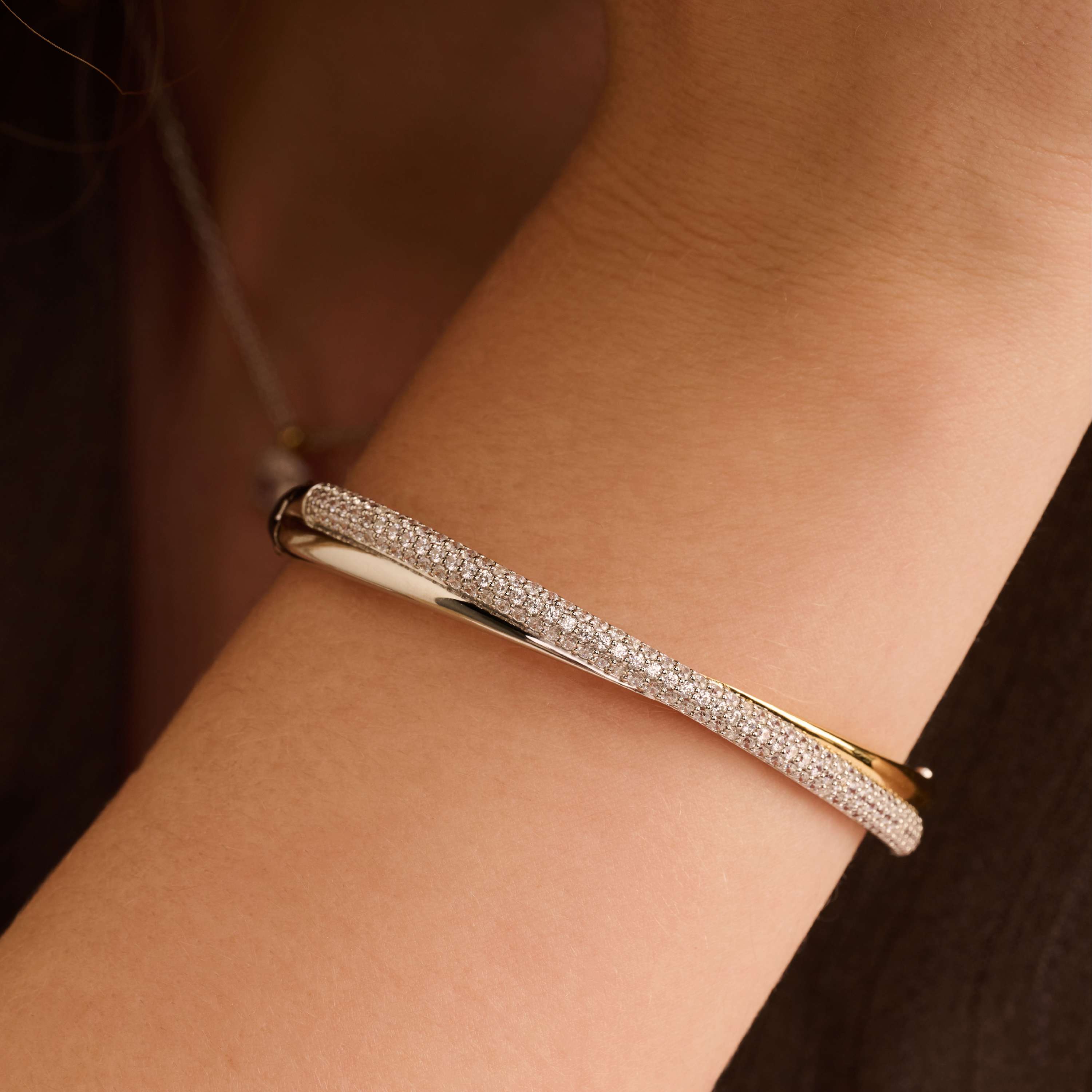 Zirkonia Crossover Bangle - Image 7