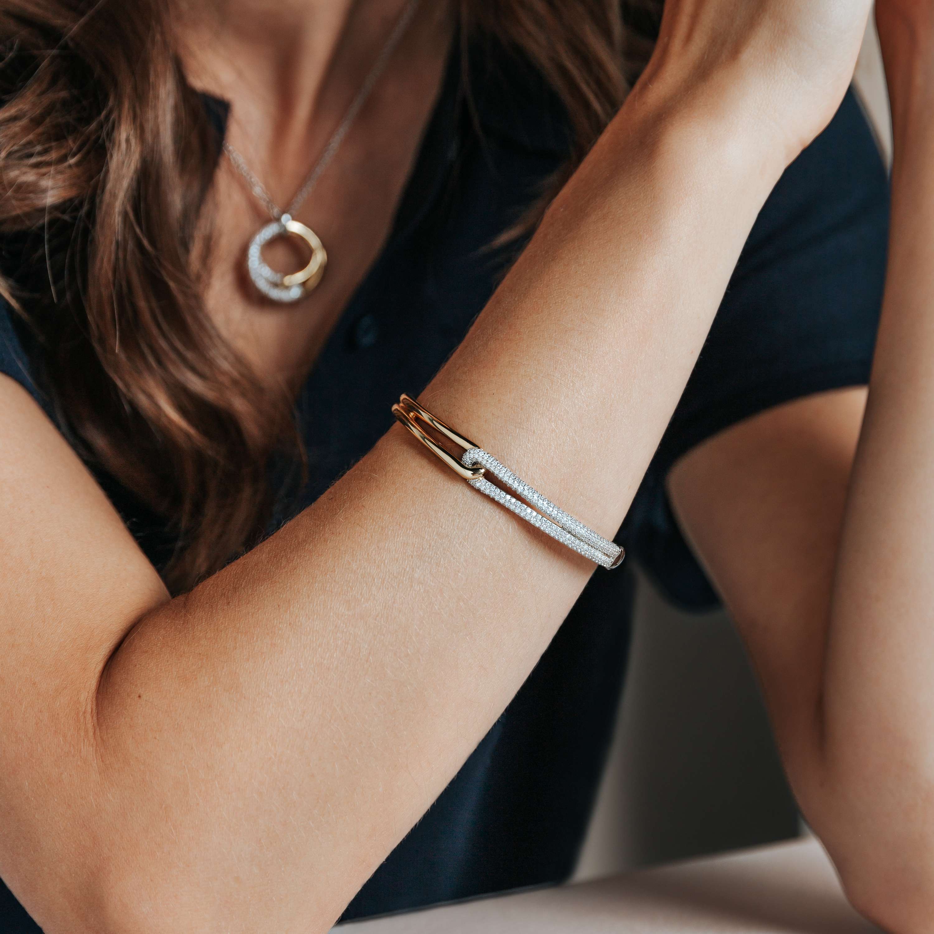 Zirkonia Connected Bangle - Image 5