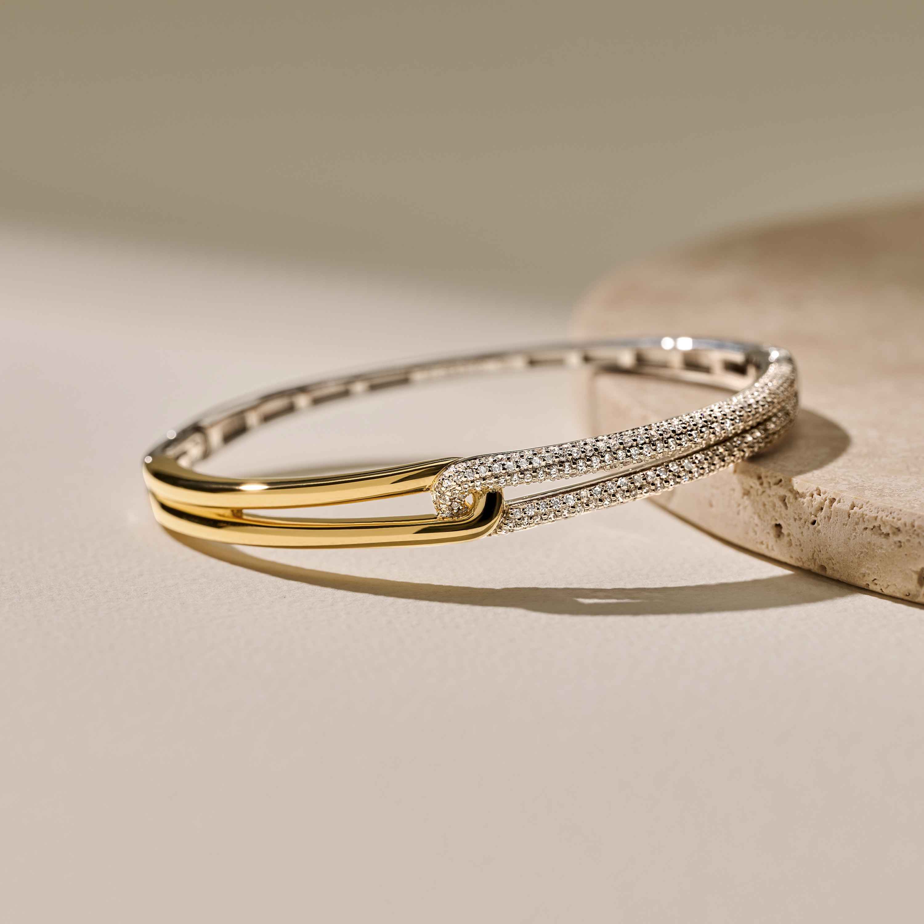 Zirkonia Connected Bangle - Image 9