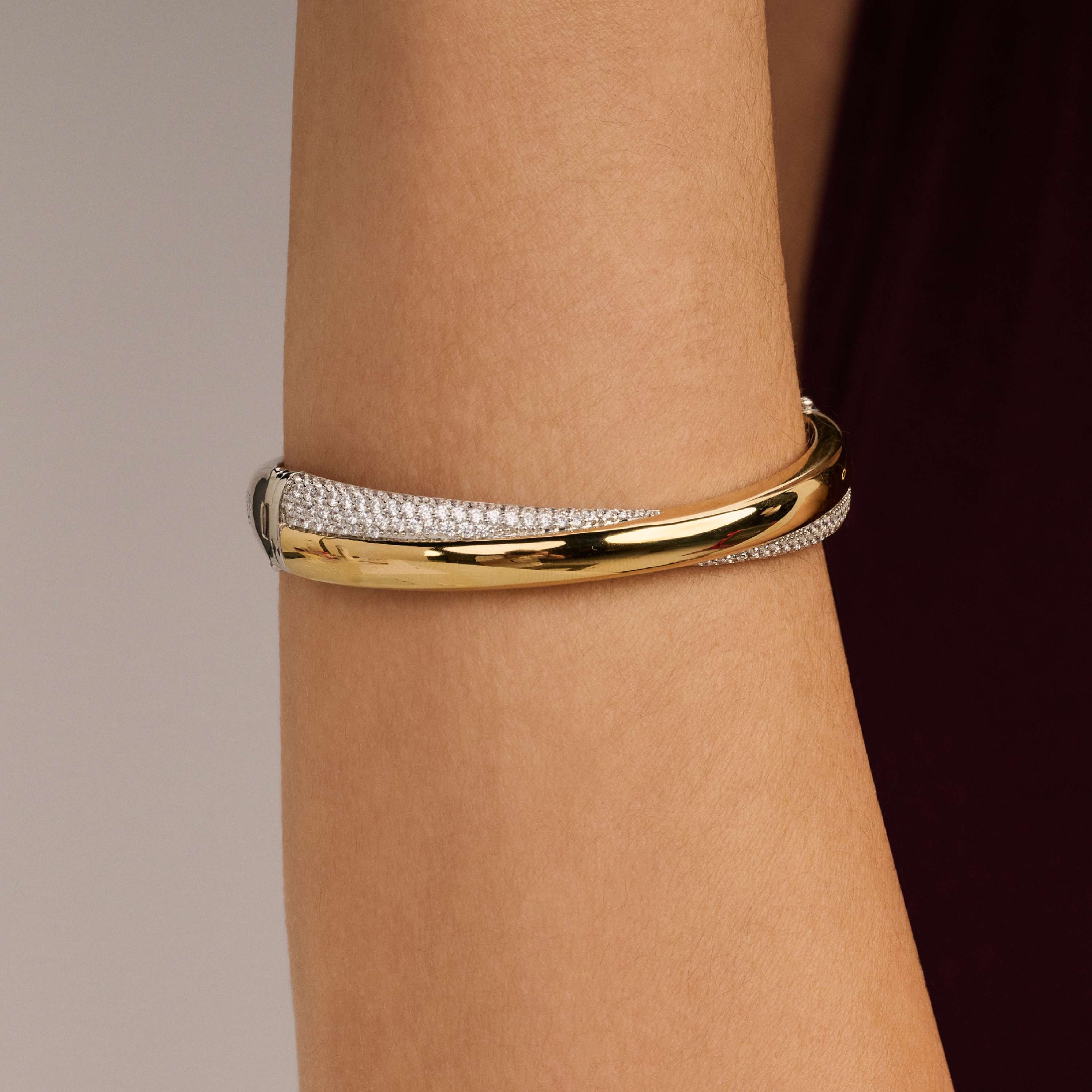 Bold Zirkonia Crossover Bangle - Image 7