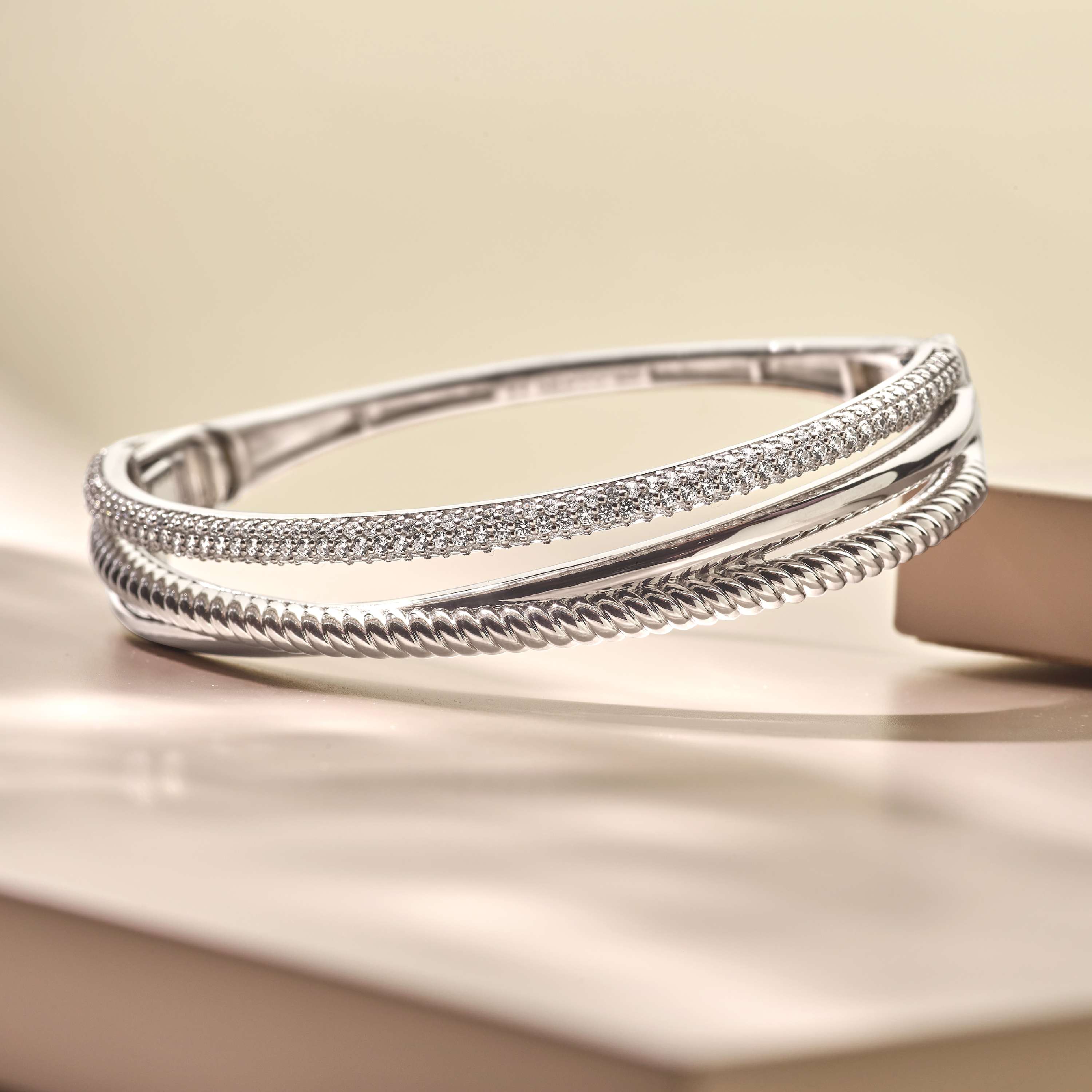 Zirkonia Structure Bangle - Image 8