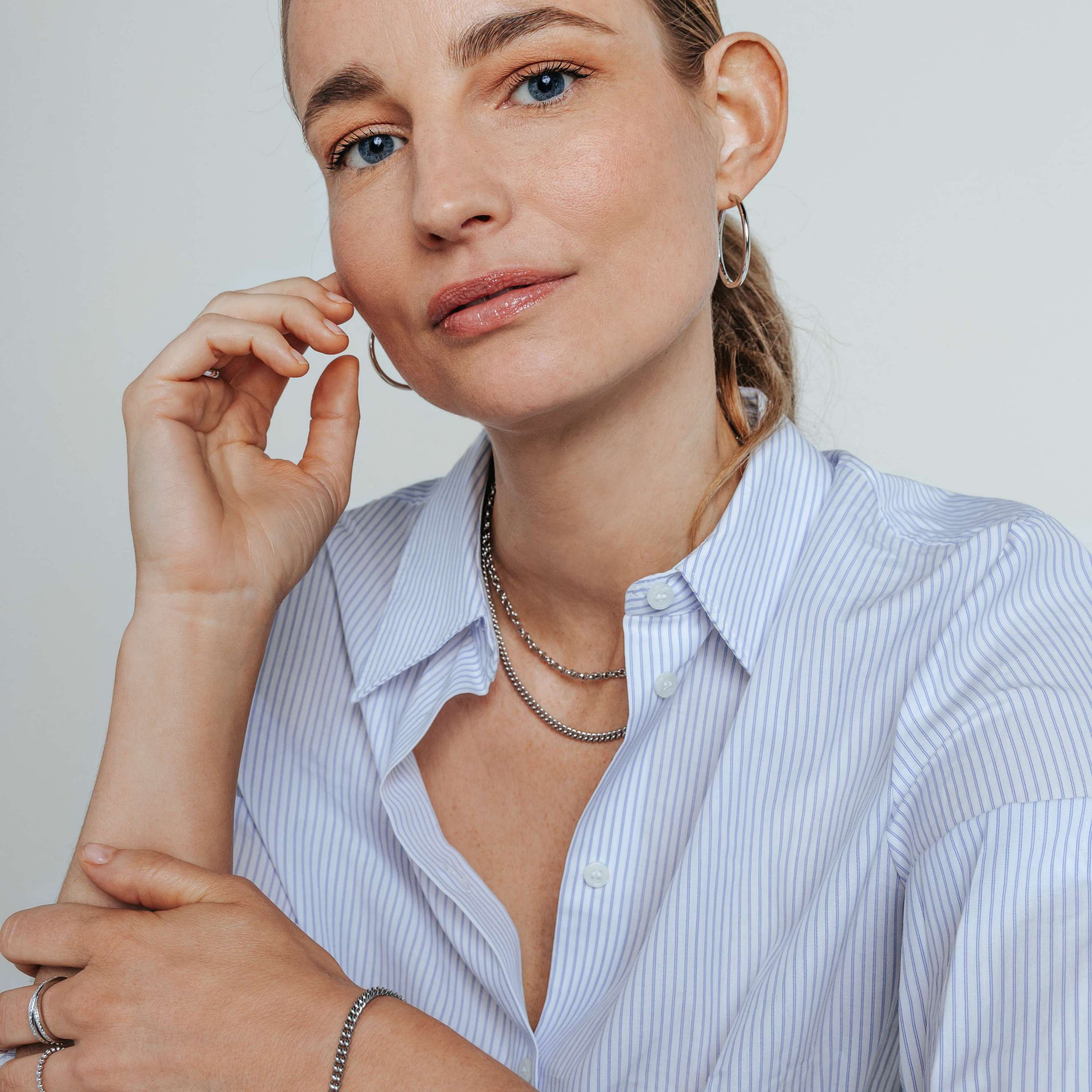 Classic Zilveren Oversized Hoops 35mm - Image 6