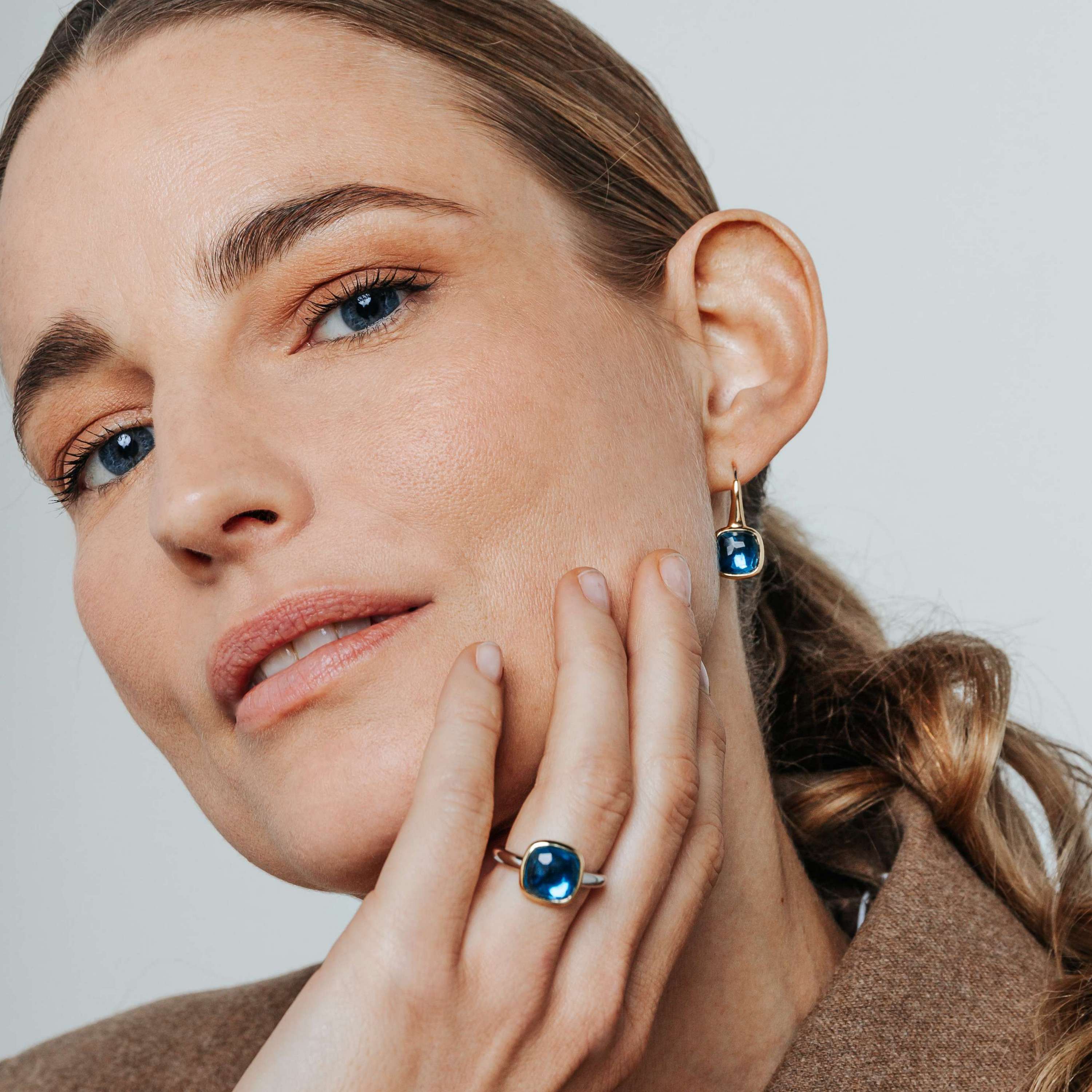 Blauwe Cushion Hoops - Image 5