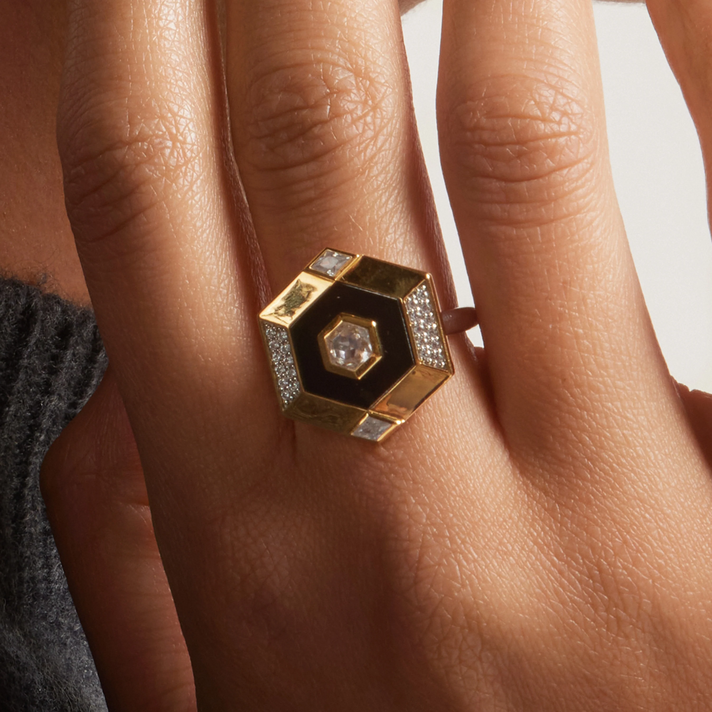Vintage Signet Ring - Image 8