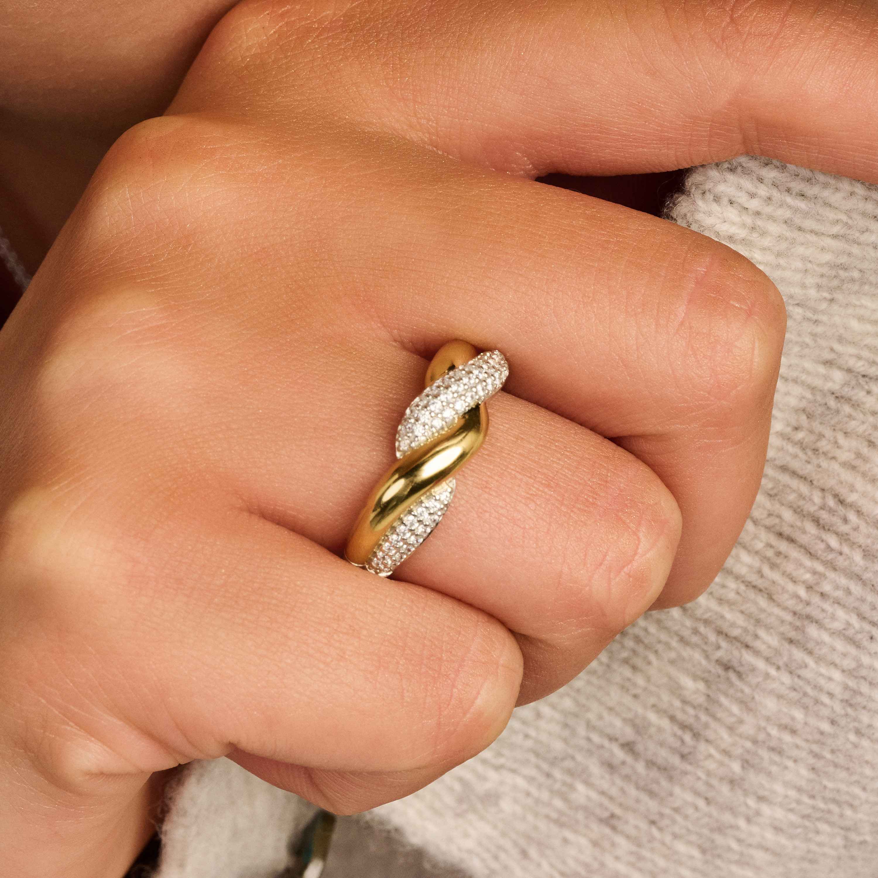 Twisted Zirkonia Ring - Image 7