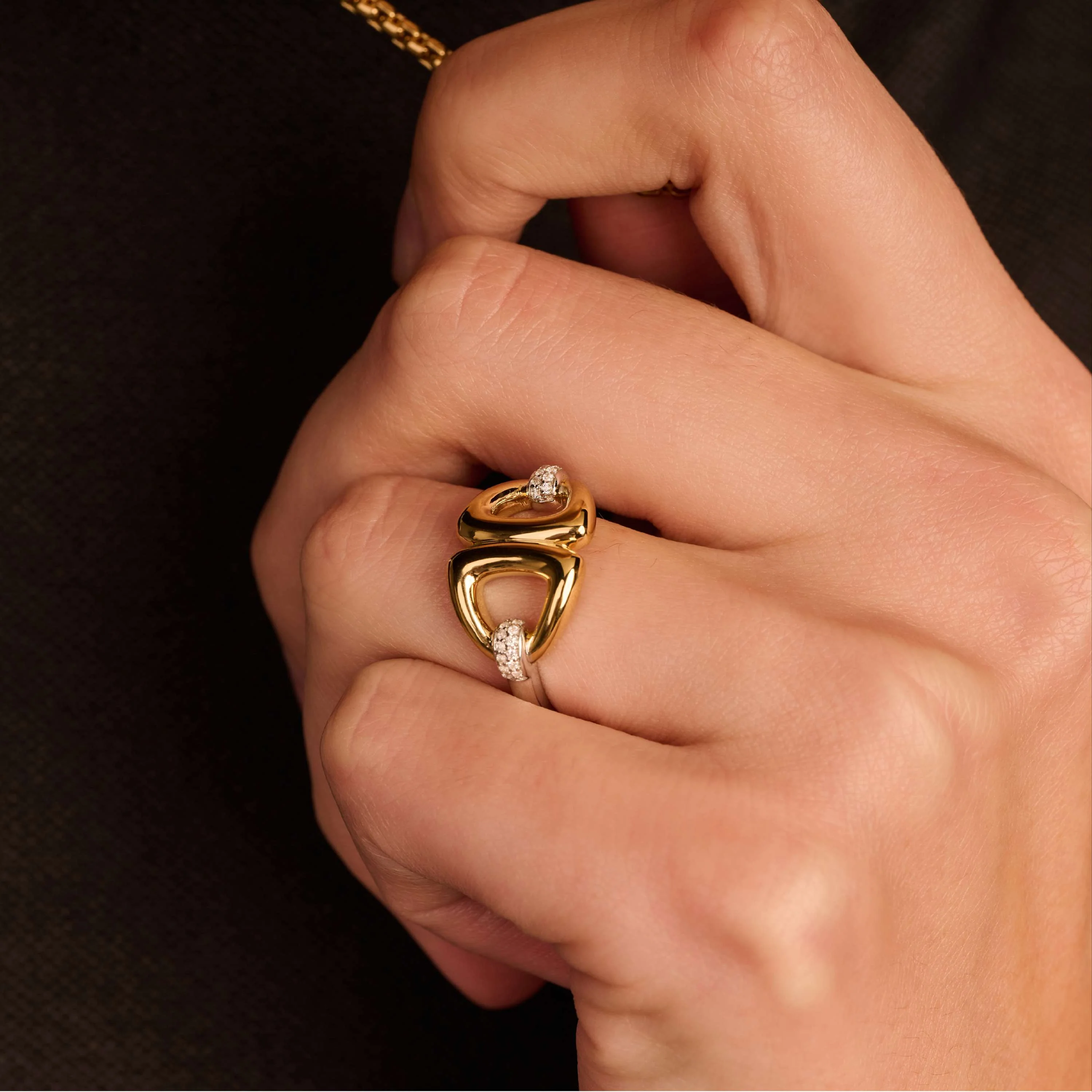 Connected Triangle Vintage Zirkonia Ring - Image 9