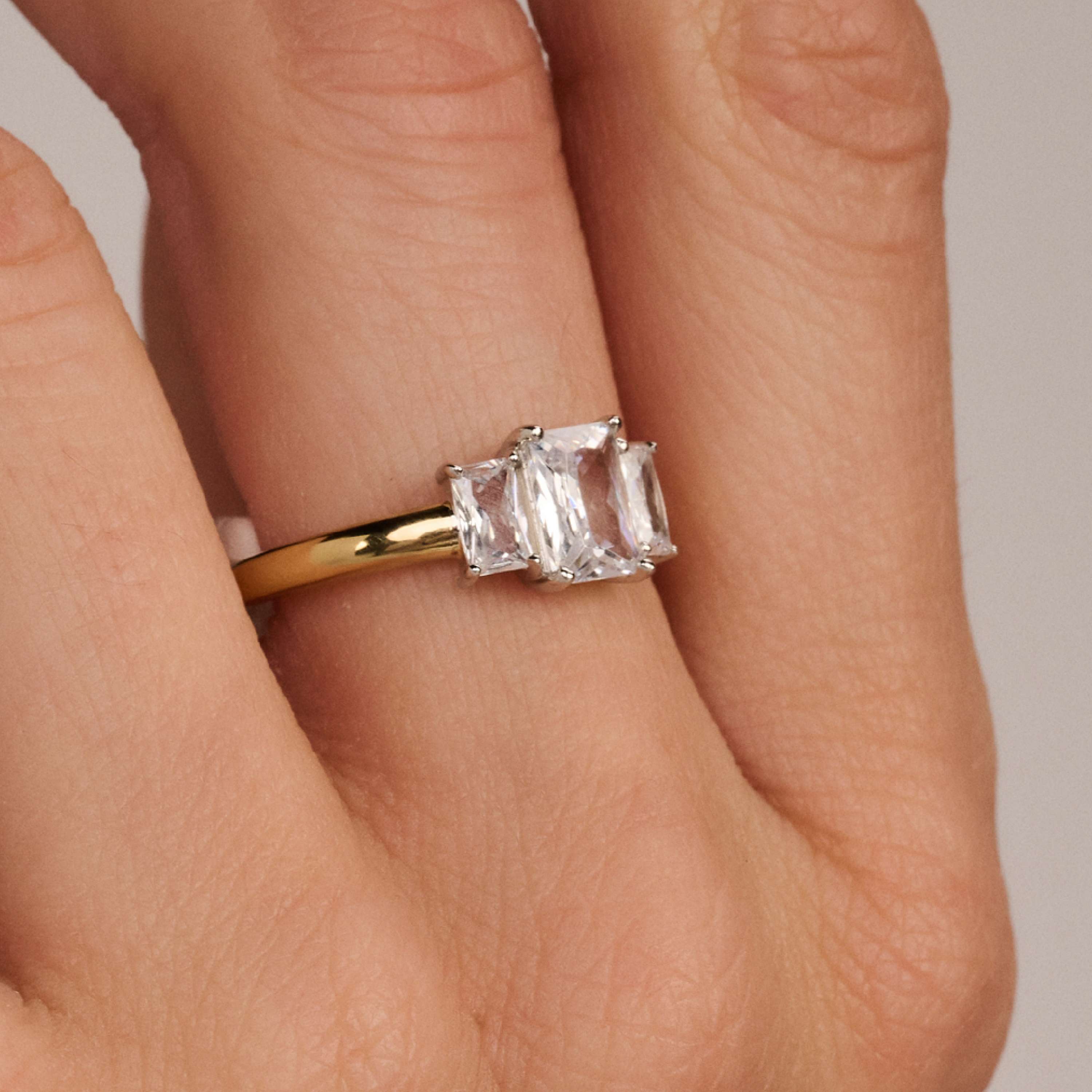 Rectangular Triple Zirkonia Ring - Image 7