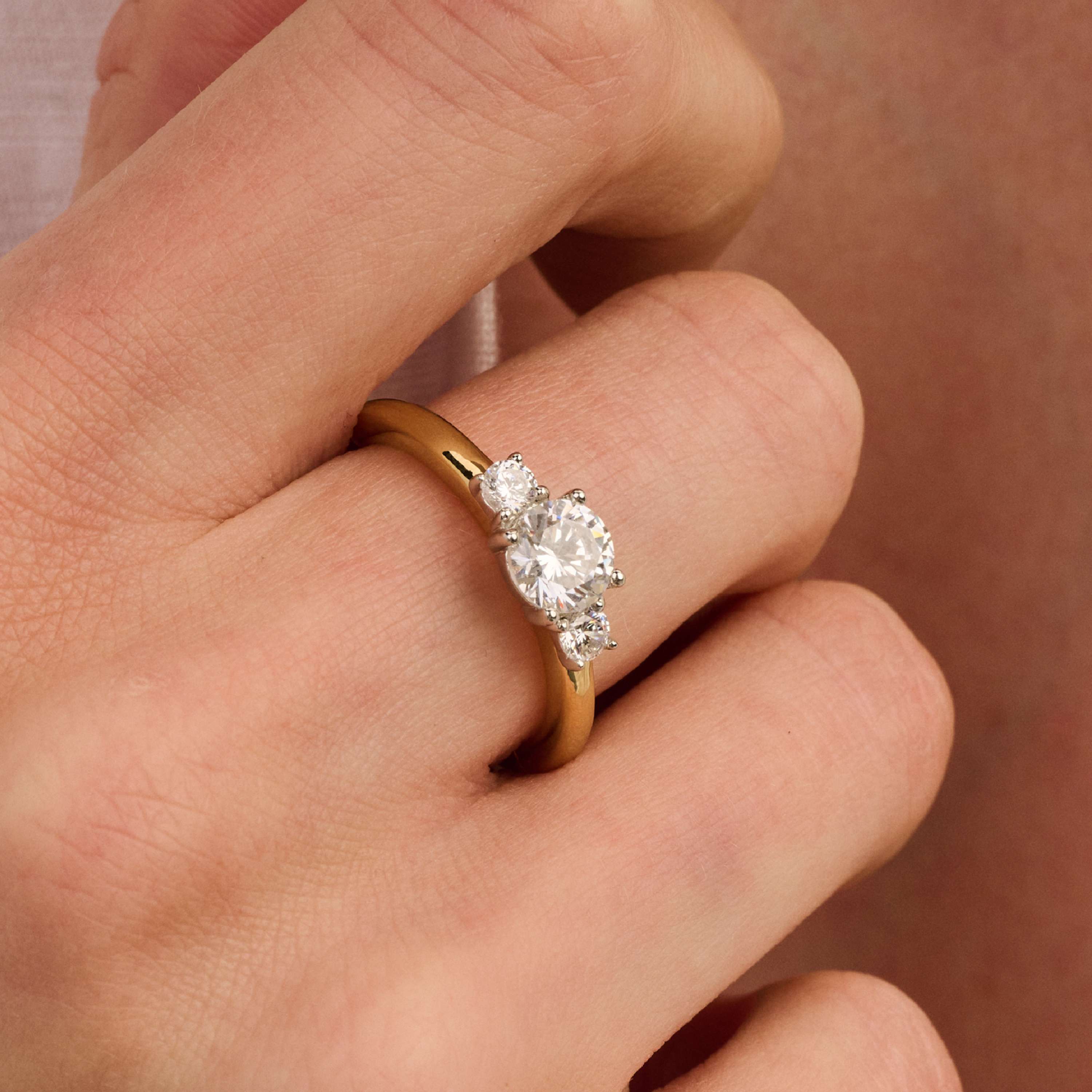 Classic Triple Zirkonia Ring - Image 5